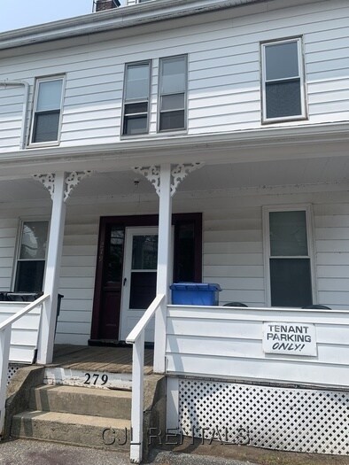 Primary Photo - 279 Crescent St