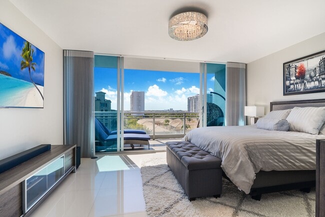 Building Photo - 2950 NE 188th St