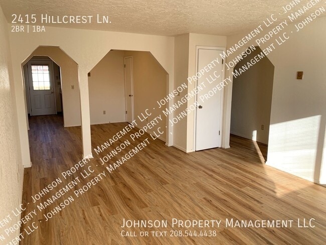 Building Photo - 2415 Hillcrest Ln