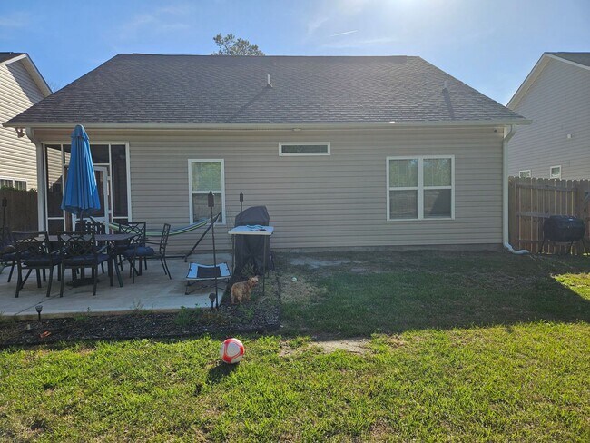 Building Photo - Beautiful 3 bedroom 2 bath unfurnished home in Hampstead