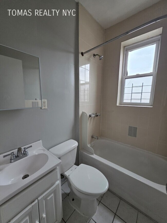 Building Photo - 41 Linden St