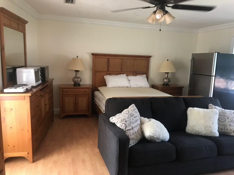 Queen bedroom set - 630 NW 7th Ave