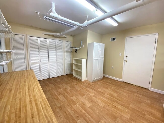 Building Photo - Charming 3-4 Bed/3 Bath Home in Belmont wi...