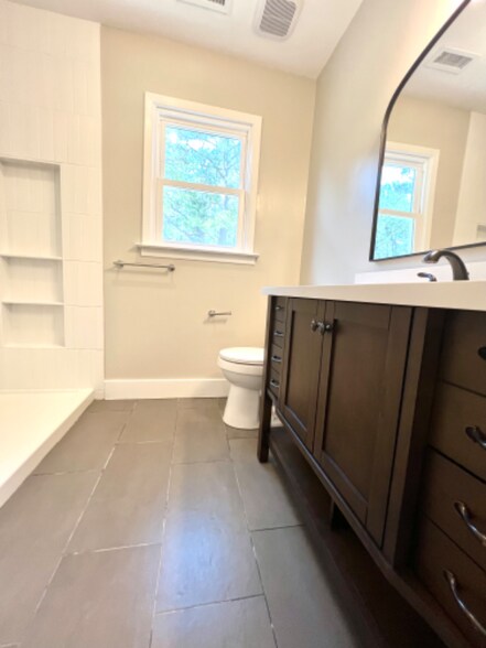 Building Photo - 8 Port W Ct