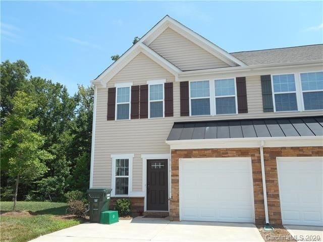 Primary Photo - 2501 Silverthorn Dr