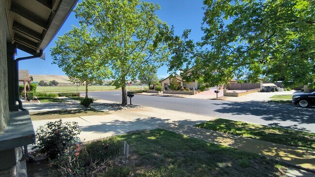 Building Photo - Brand New Flooring and FRESH Paint - SPACIOUS 3 BEDROOM HOUSE IN LIVERMORE!!!