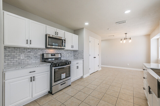 Building Photo - 12402 Greenmesa Dr