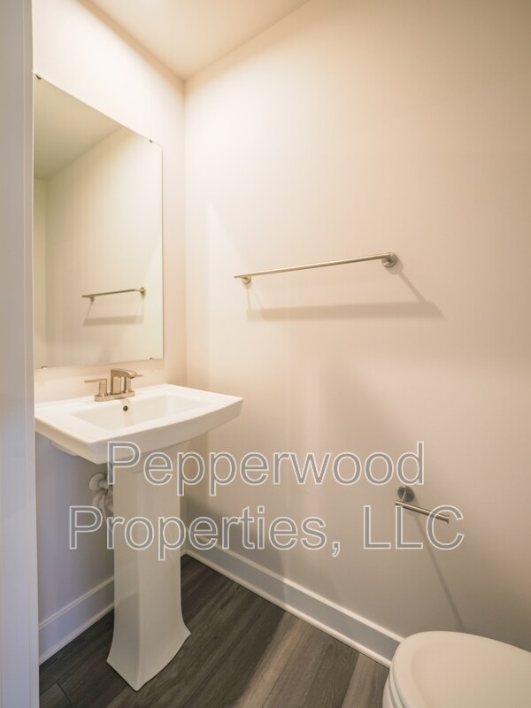 Building Photo - 4555 Duparc Way