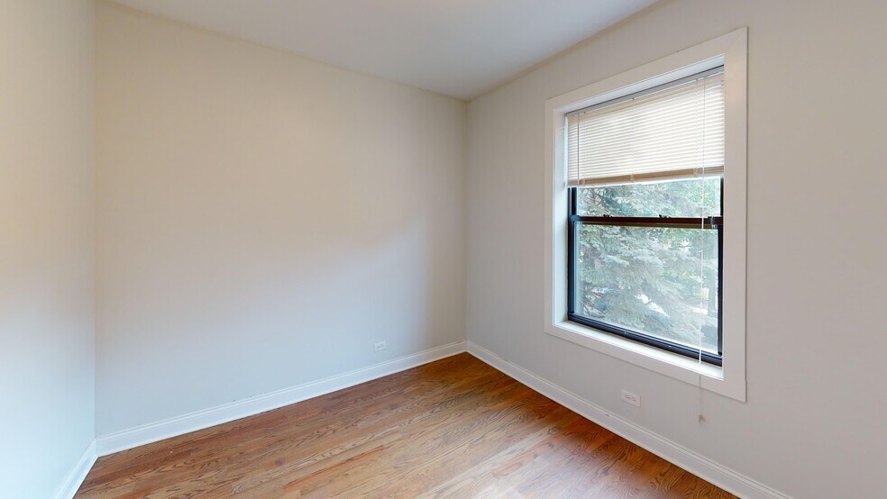 Building Photo - 1355 W Bryn Mawr Ave