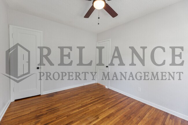 Building Photo - 653 Harding St