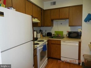 Building Photo - 5808 Royal Ridge Dr