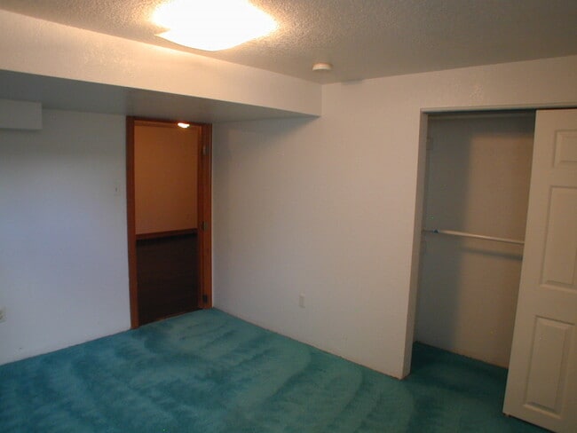 Building Photo - House For Lease