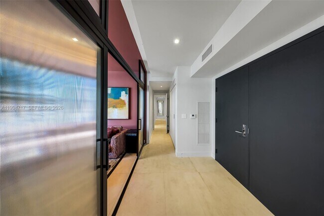 Building Photo - 700 NE 24th St