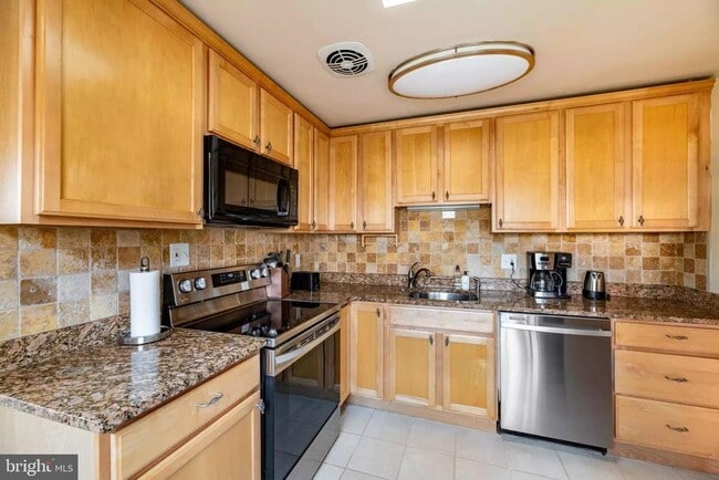 Building Photo - 4706 8th Rd S