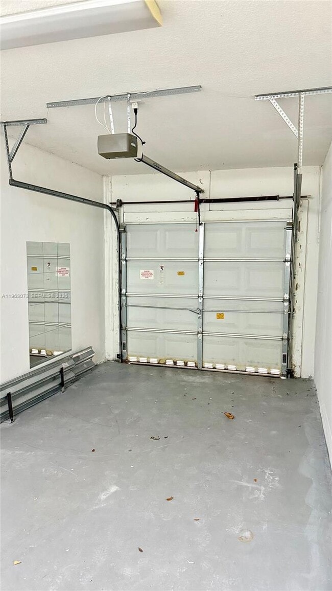 Building Photo - 3323 NE 11th Dr