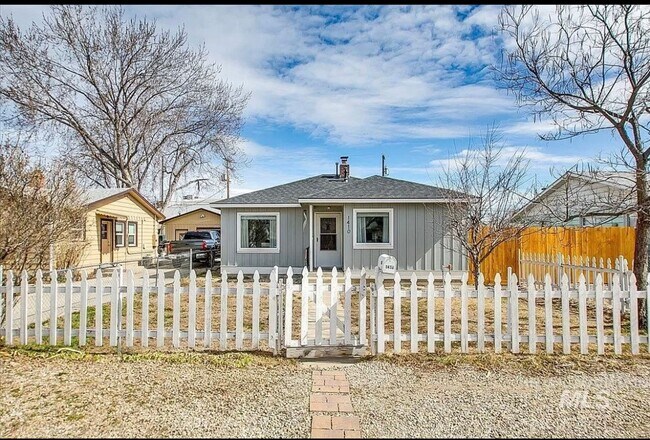 Primary Photo - 2bd, 1b Cozy Home awaits in Boise Bench!