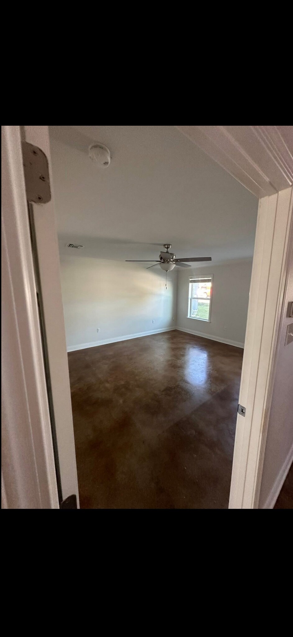 Building Photo - 7192 W Park Ave