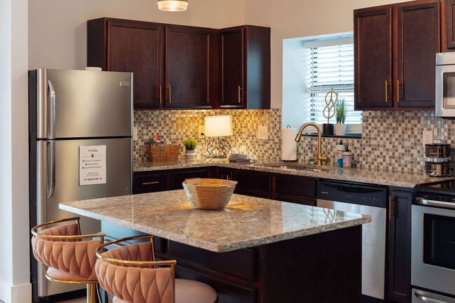 Building Photo - 202 E Main St