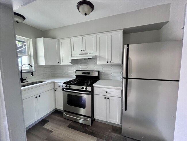 Building Photo - 8335 Bonner Dr