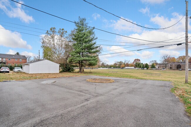 Building Photo - 2912 Abigail Dr