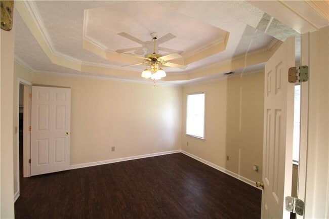 Building Photo - 2320 Ridgedale Dr SW