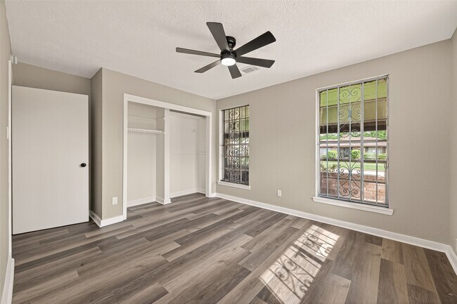 Building Photo - 3703 Tiffany Dr