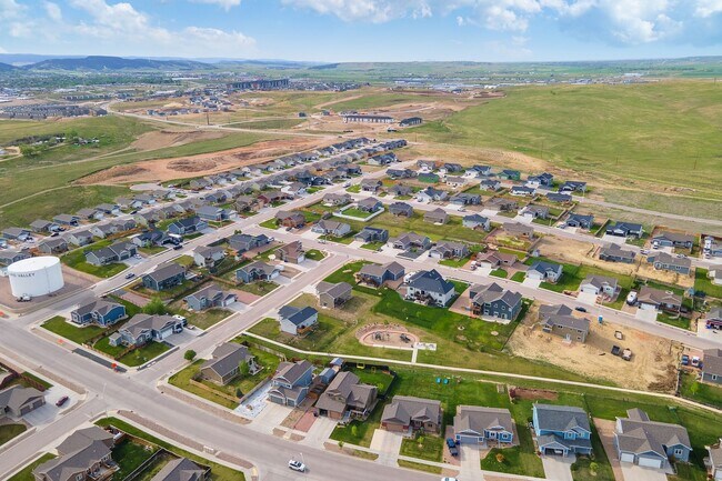 Building Photo - 4 BED | 3 BATH | DOUBLE GARAGE | RAPID VALLEY