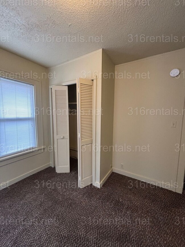 Building Photo - Two bed one bath available NOW!