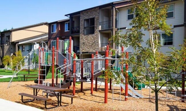 Building Photo - 1 bedroom Townhome with attached garage