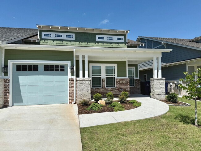 Primary Photo - Large 2 Bed, 2 Bath in Beautiful Well-Main...