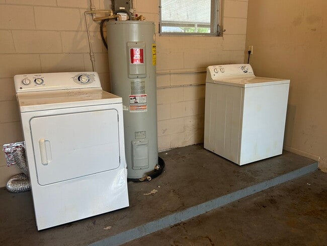 Building Photo - 3BR/2BA Single Family Home with Large Backyard in Winter Park!