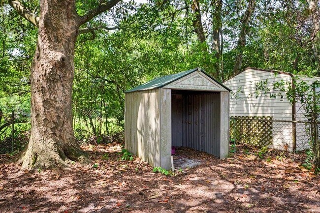 Building Photo - 7010 Arques Rd