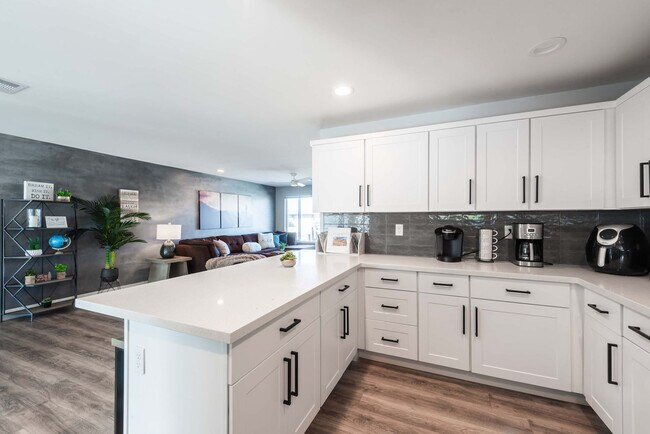 Building Photo - 4917 E Granada Rd