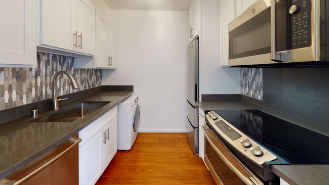 Building Photo - 1BD/1BA/1PRKG at the Villa on Eaton Square. Electricity included, stunning views!