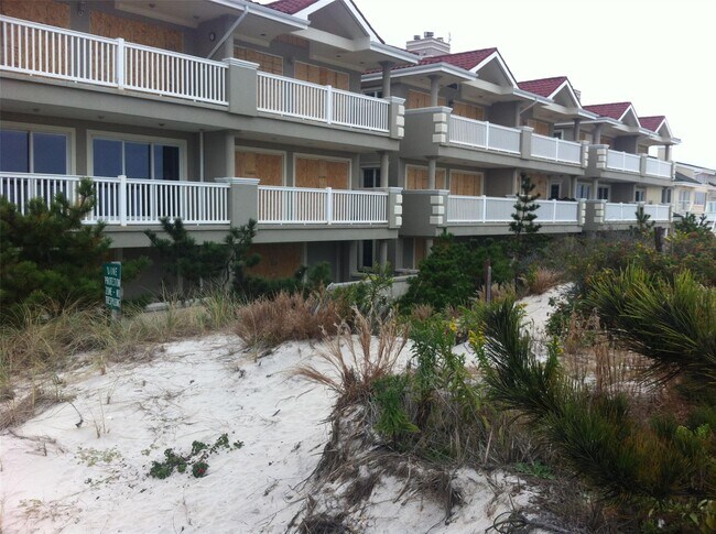 Building Photo - 1051 Oceanfront
