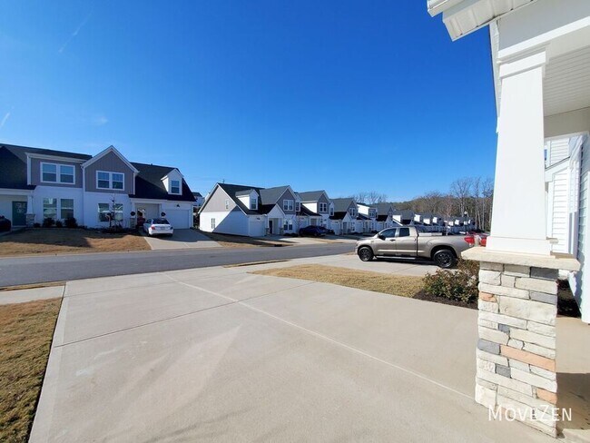 Building Photo - 210 Woodhouse Wy