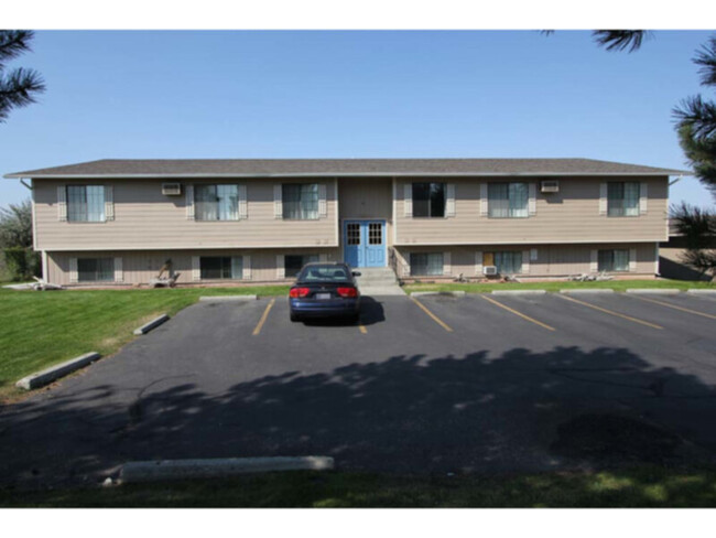 Building Photo - Spacious 2-Bedroom, 1-Bath Apartment for R...