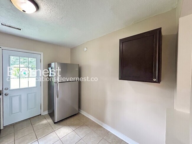 Building Photo - 2-Bed/1-Bath Home/Voucher Accepted/Available Now!