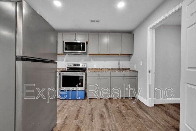 Building Photo - 532 Athens Ct