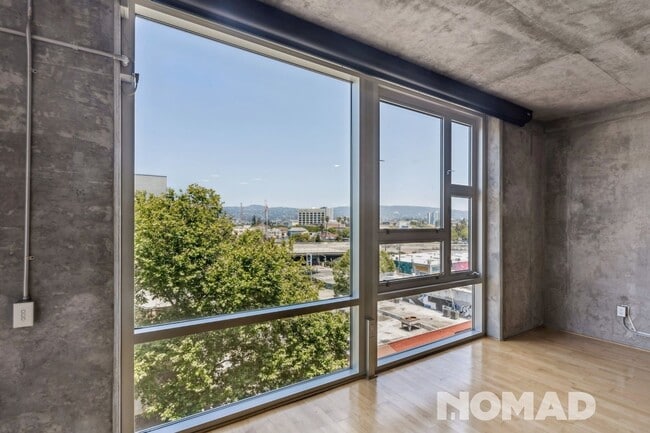Building Photo - Large 1 Bedroom in Jack London Oakland w/ ...