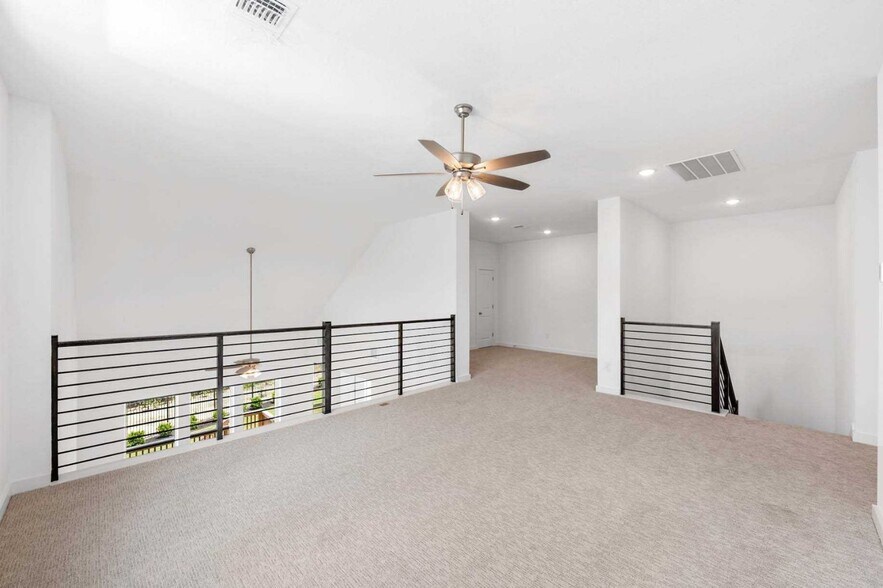 Building Photo - 2901 Black Walnut St