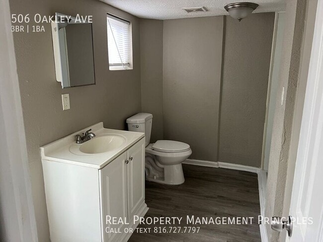 Building Photo - 506 S Oakley Ave