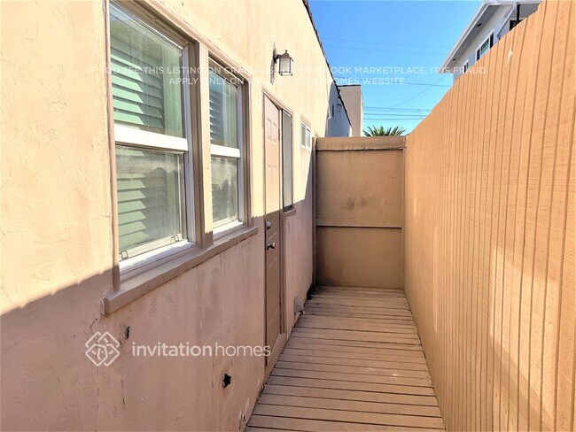 Building Photo - 1025 W 12th St