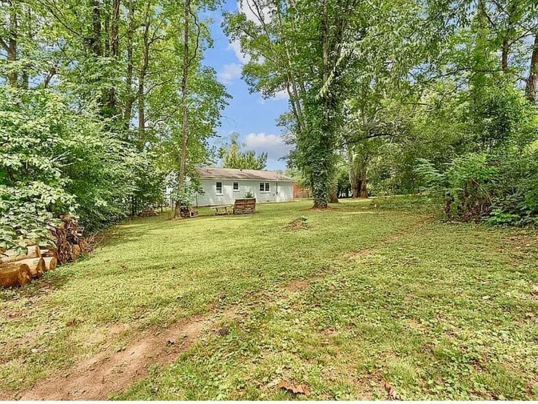 Building Photo - 3210 Caywood Dr NW
