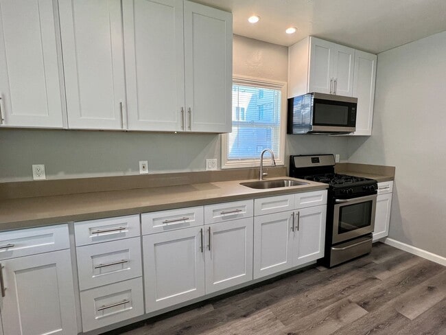 Building Photo - Beautiful Remodeled 1-Bedroom Cottage w/Central A/C and Parking in Hillcrest