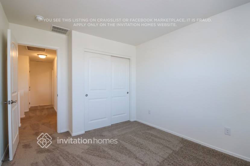 Building Photo - 1323 E Palomino Way