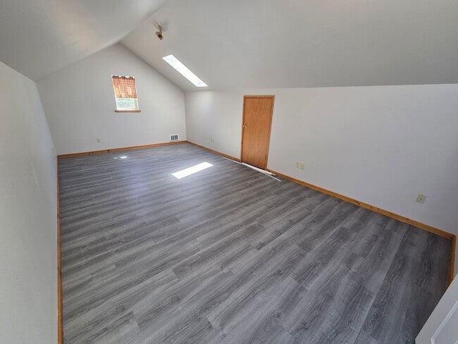 Building Photo - Port Ludlow Farmhouse for Rent, Freshly Updated and Available Now!