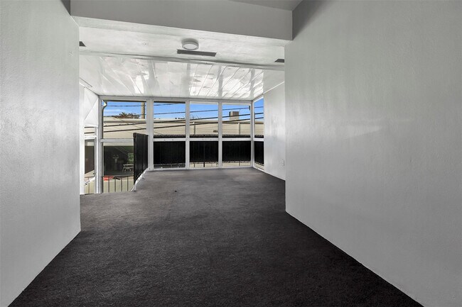 Building Photo - 1049 NW 30th Ct