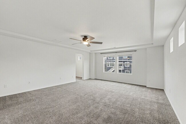 Building Photo - Stunning 4bed/3bath Oakwood Model Home in Erie