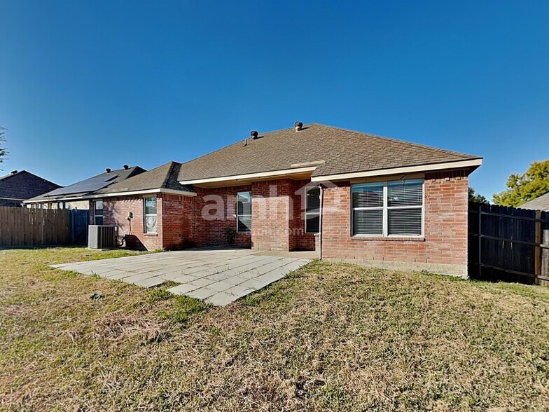 Building Photo - 1620 Northview Dr